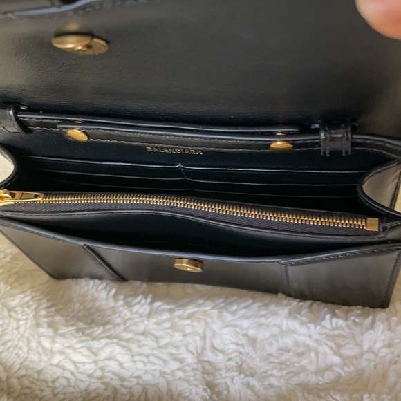 Balenciaga hourglass leather wallet on chain - Picture 8 of 11
